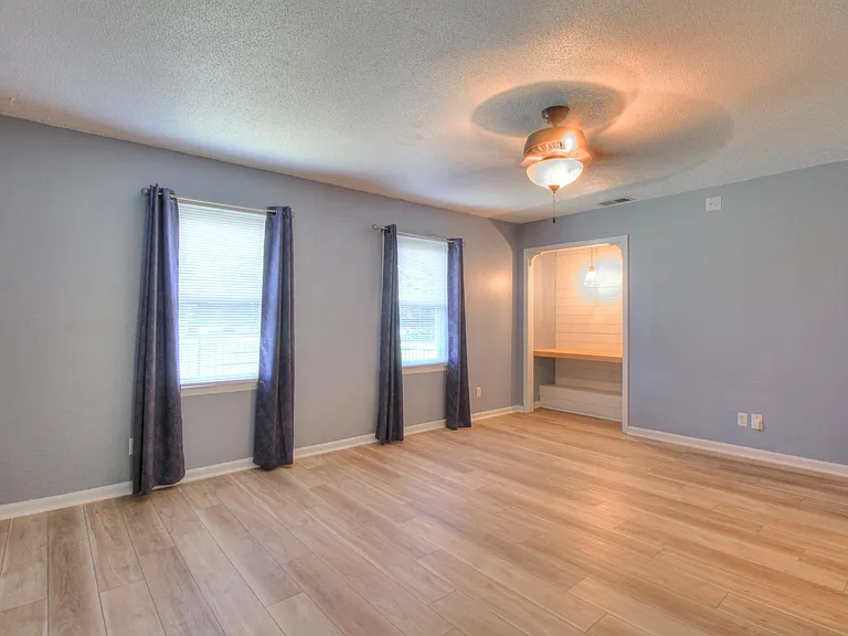 1112 Willoughby Rd — Photo 11