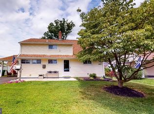 49 Inbrook Rd, Levittown, PA 19057