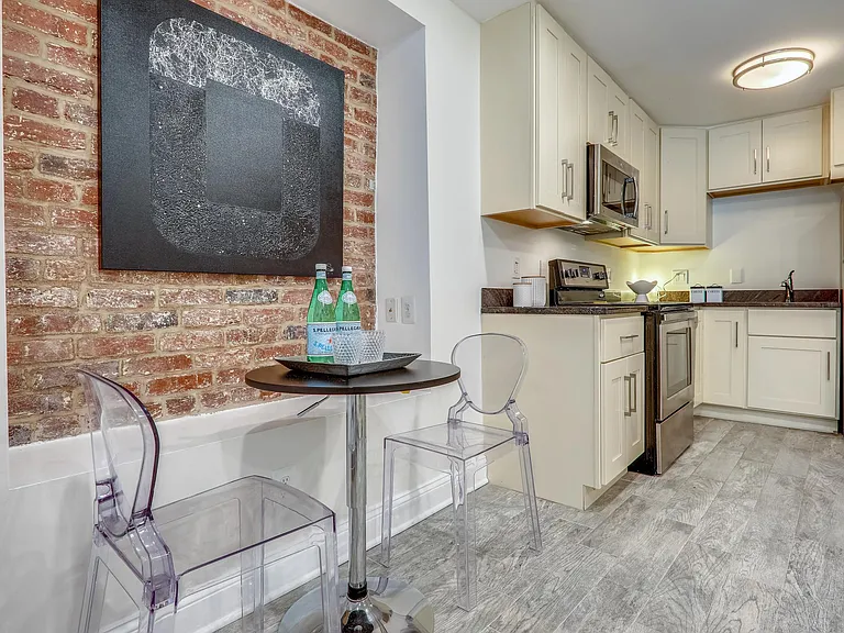 1211 Clifton St NW #B — Photo 6