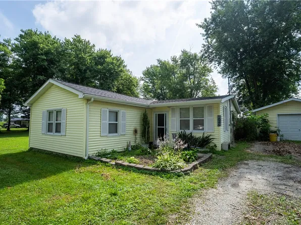 1046 Locust Ave, Neoga, IL 62447