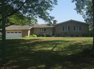 22 Hillcrest Dr, Bushnell, IL 61422