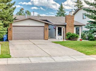 22 W Glenhill Dr, Cochrane, AB T4C1G8