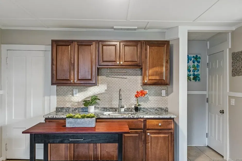 2 bed, 928 sqft, $1,700 — Photo 2