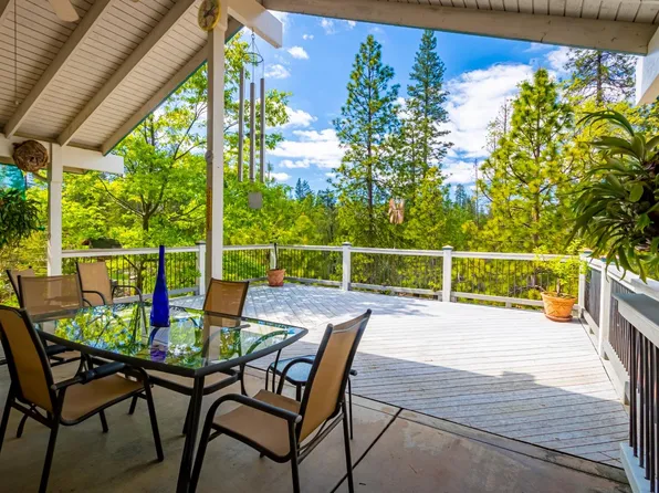 5929 Meadow Ln, Mariposa, CA 95338