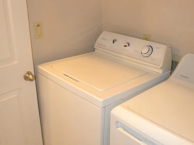 6814 W Louise Dr — Photo 16
