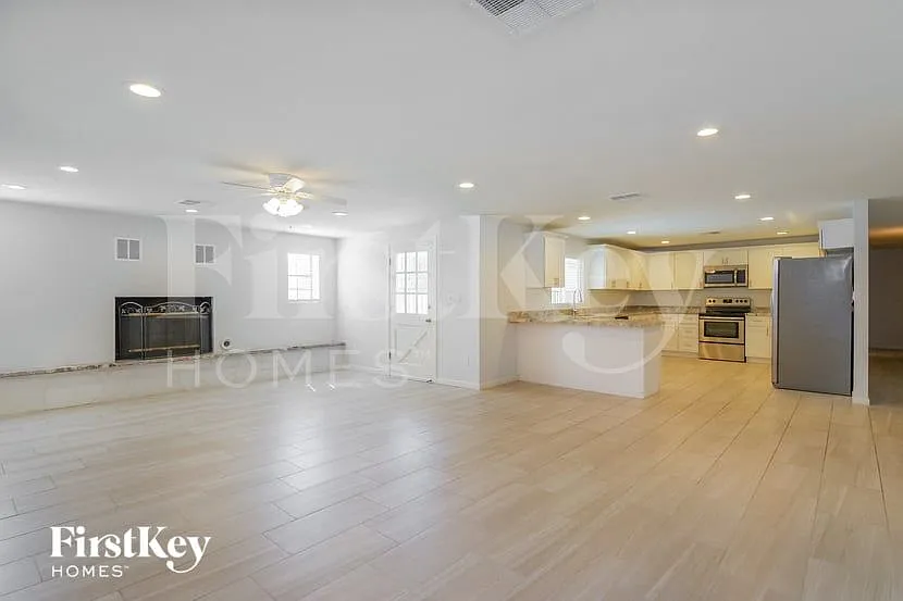 3 bed, 2.0 bath, 1883 sqft, $2,230 — Photo 4