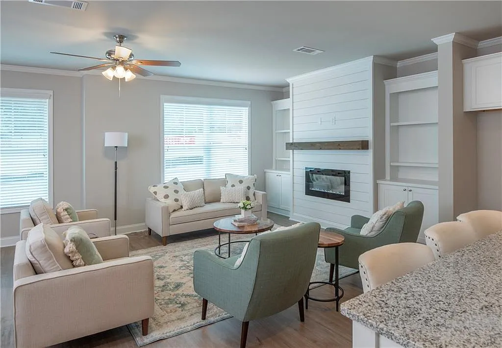 3 bed, 2.5 bath, 2100 sqft, $2,100 — Photo 4