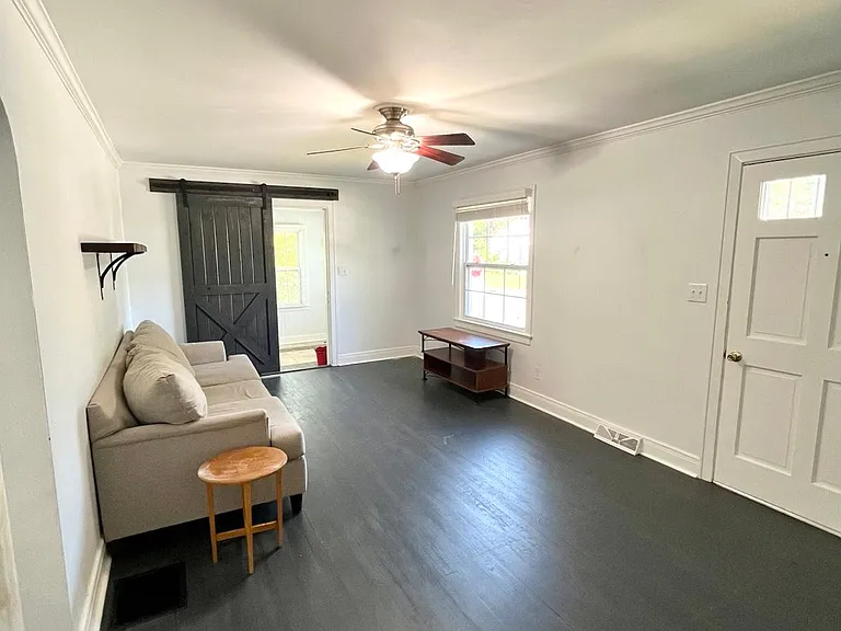 301 Poplar Dr — Photo 7