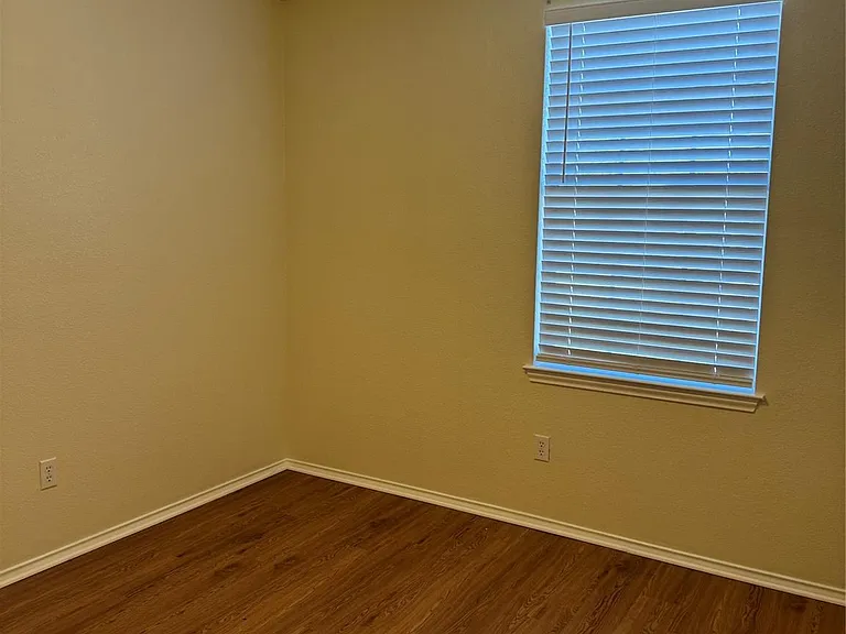 414 Darkwoods Dr — Photo 10