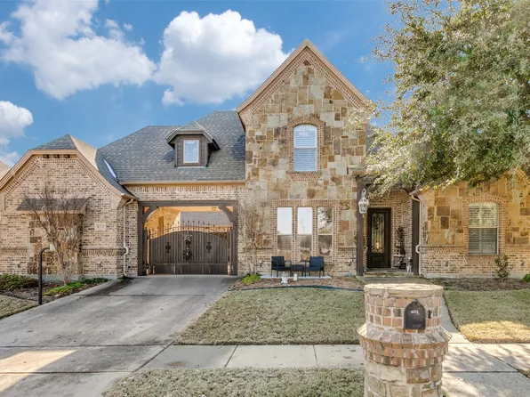 8212 Oak Knoll Dr, North Richland Hills, TX 76182