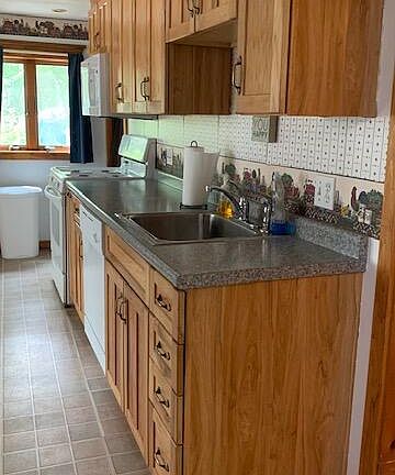 4th image of 556 Sabattus Road