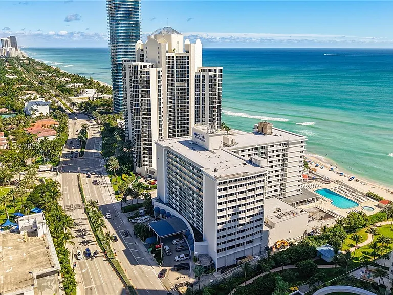 19201 Collins Ave #610 — Photo 4