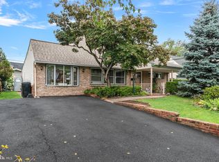 5 Nasturtium Ln, Levittown, PA 19054