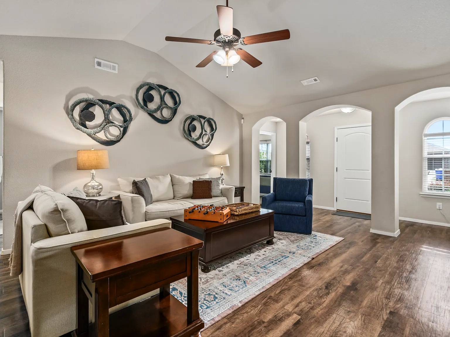 4 bed, 1684 sqft, $3,800 — Photo 2