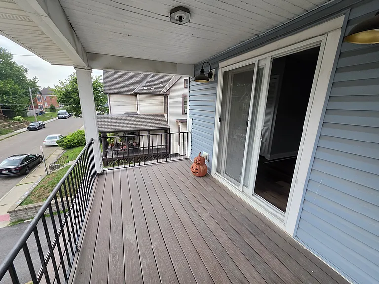 1588 Franklin Ave — Photo 23