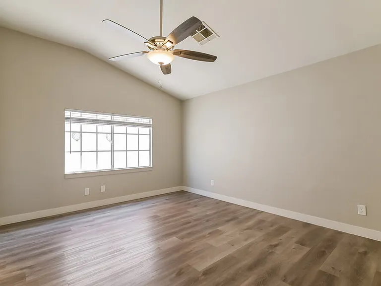 801 Zinnia Cir — Photo 9