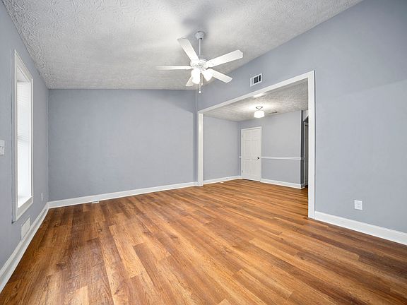 3rd image of 208 Goshen Ln