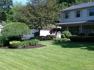 666 Oakridge Dr, Youngstown, OH