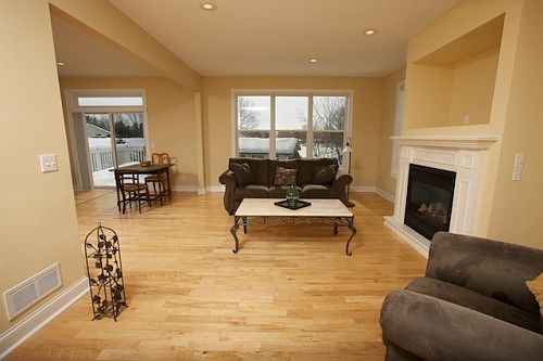 3rd image of 813 Amundson Dr