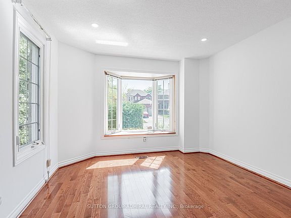 5th image of 98 Rosedale Heights Dr