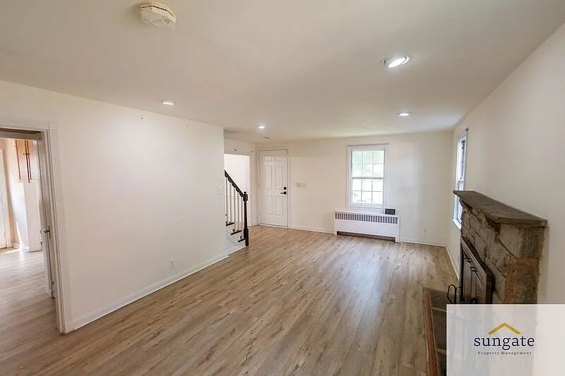 3 bed, 2.5 bath, 1568 sqft, $2,975 — Photo 2