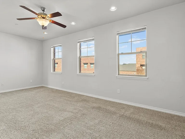 475 S Fretz Ave — Photo 16