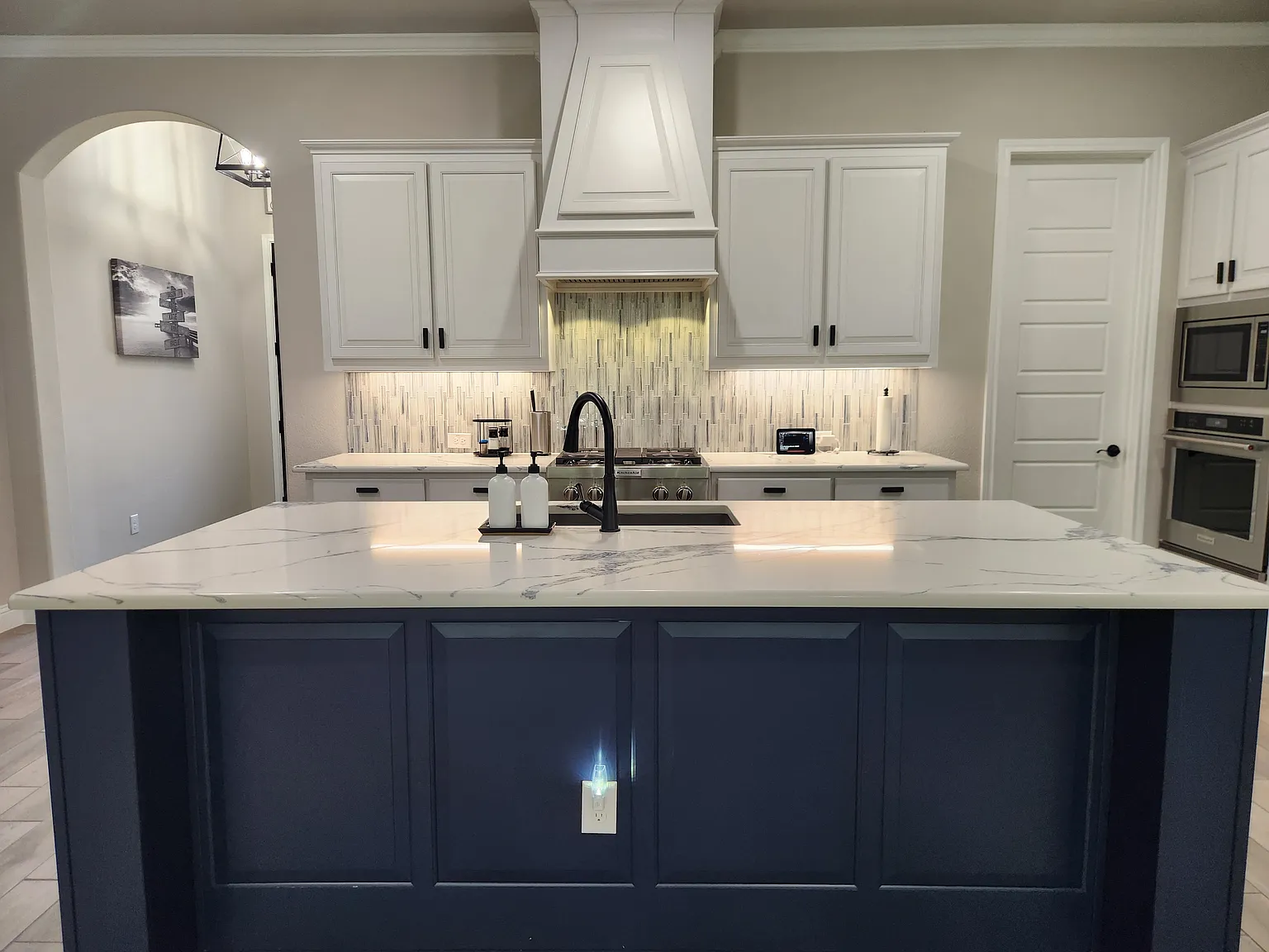 4 bed, 2.5 bath, 2667 sqft, $3,700 — Photo 2