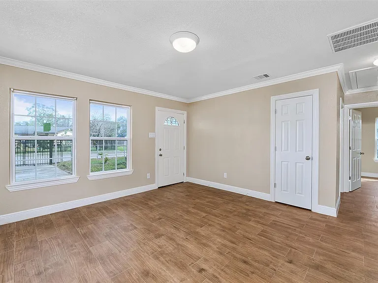 3938 Daphne St — Photo 7