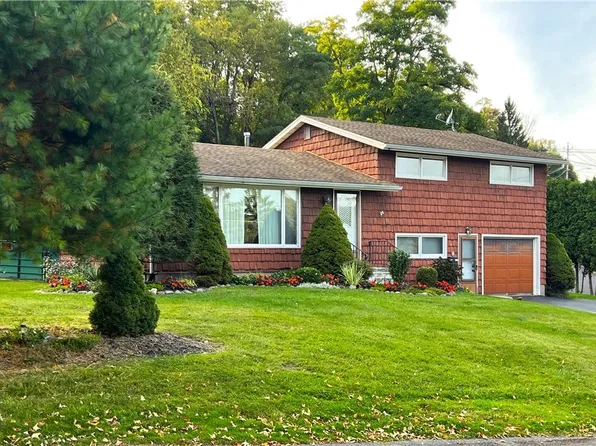 100 Oakridge Cir, Syracuse, NY 13209