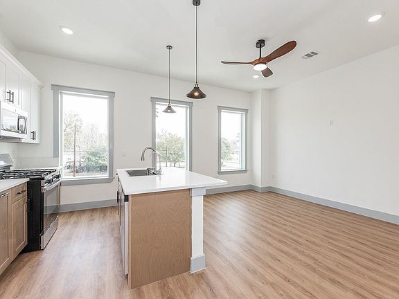 2nd image of 704 S 1st St