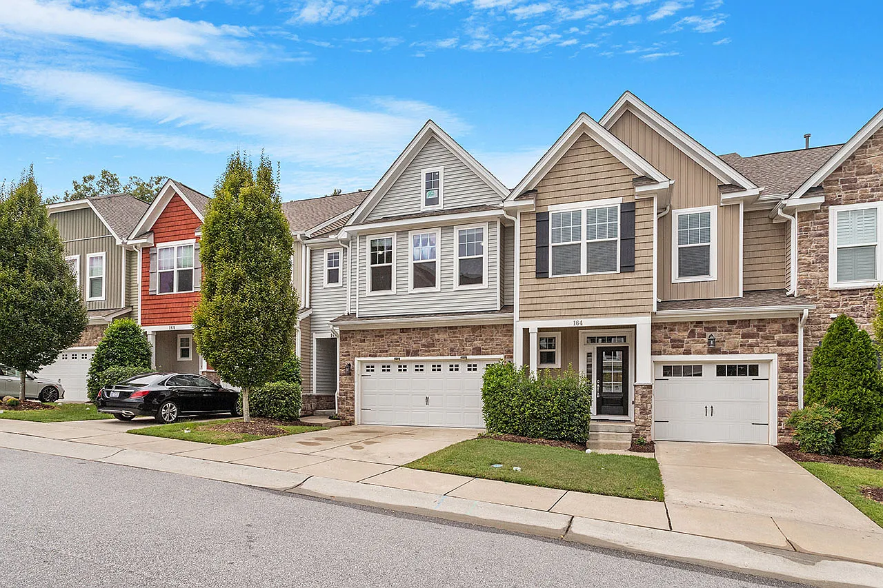 4 bed, 3.5 bath, 3250 sqft, $2,850 — Photo 1