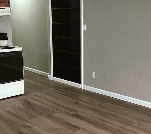 4th image of 414 E College St #1