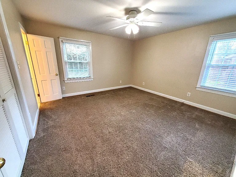 1601 Hopkins Dr — Photo 12