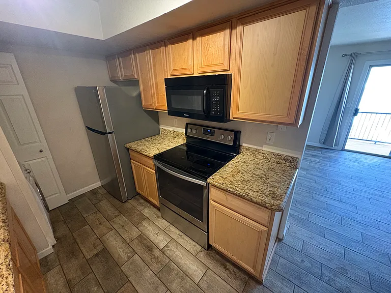 740 W Elm St #243 — Photo 10