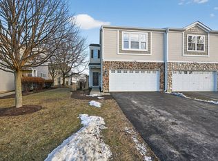 708 Meadowridge Dr, Aurora, IL 60504