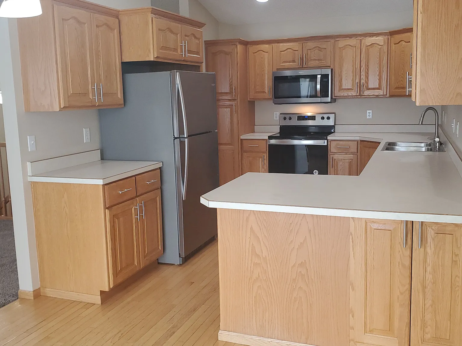 3 bed, 1875 sqft, $1,950 — Photo 2