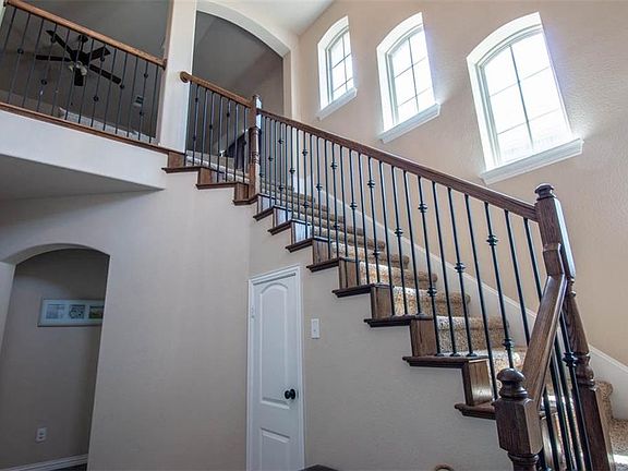 3rd image of 317 Chester Dr
