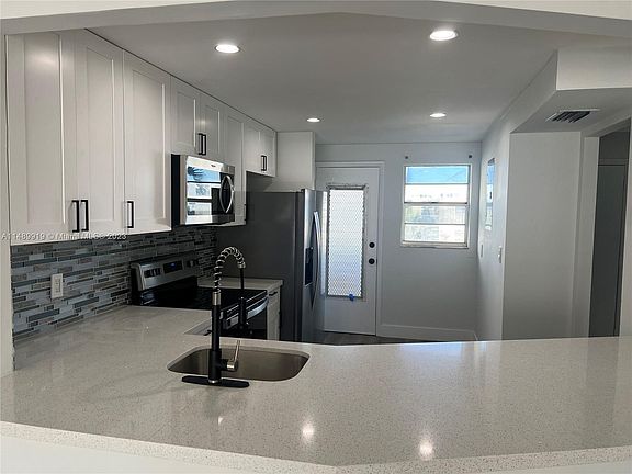 4th image of 1770 NE 191st St APT 415-1