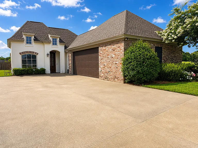 204 Lauren Grace Cir — Photo 1