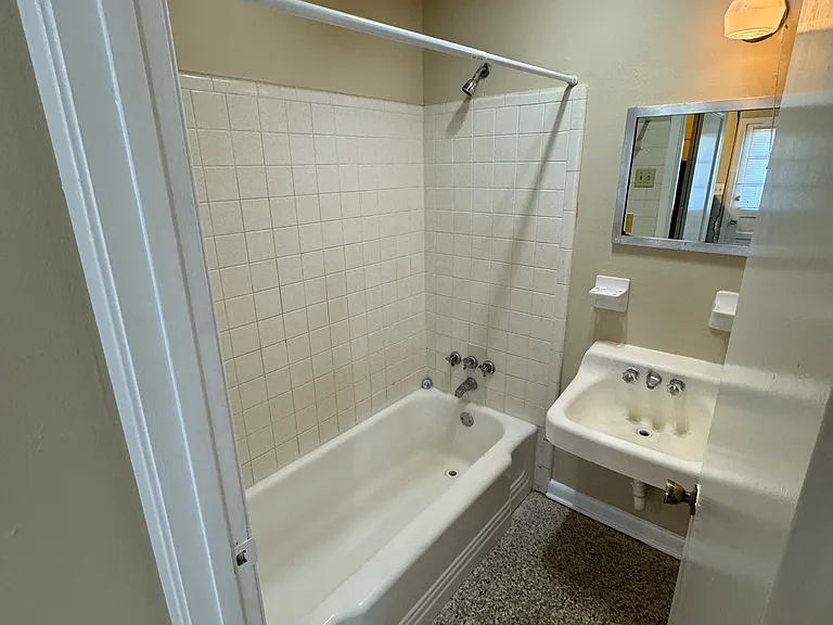 832 Martin Behrman Ave #E — Photo 10