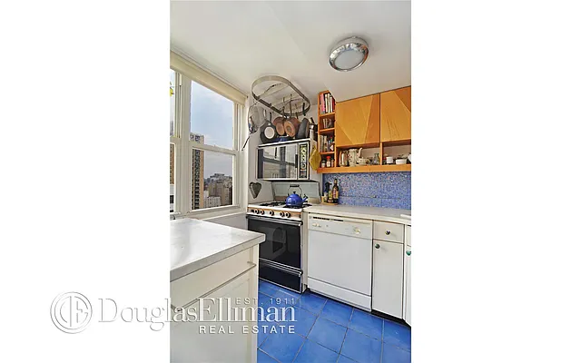 Sold by Douglas Elliman | media 6