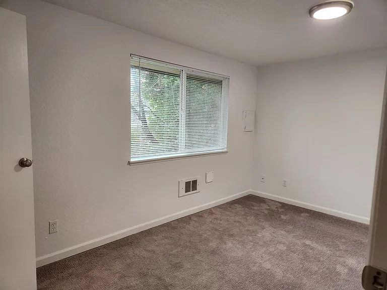 Twin Firs - 1 Bedroom - Lynnwood - Renovated Modern Apartments — Photo 2