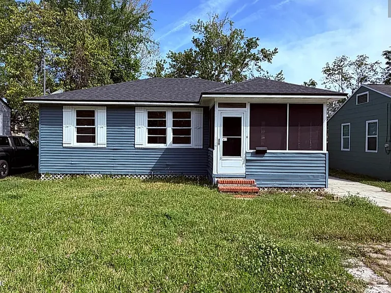 2881 Lenox Ave — Photo 1