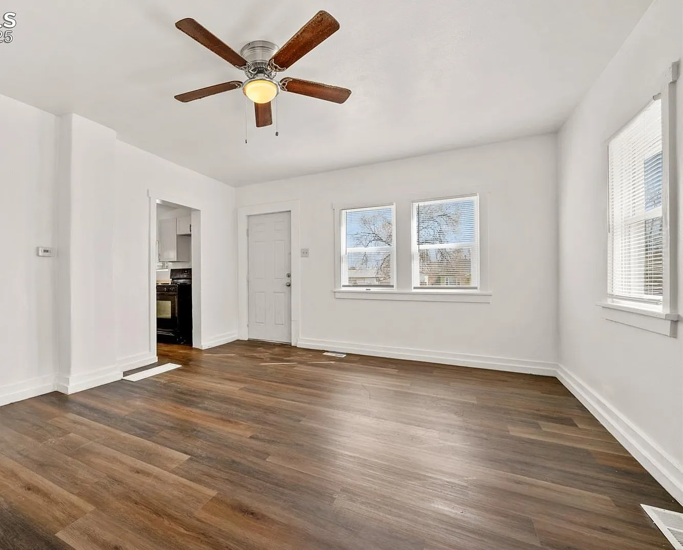 2 bed, 1200 sqft, $1,100 — Photo 4