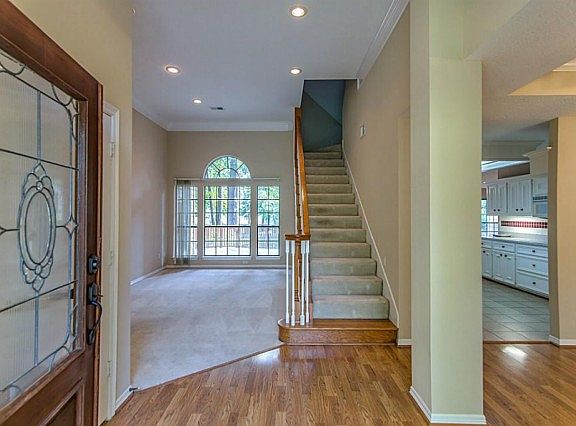 3rd image of 105 S Park Dr