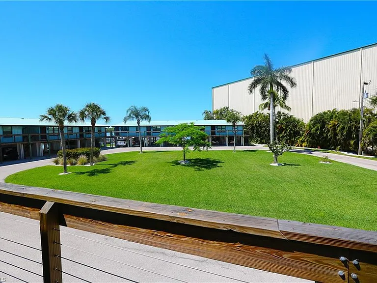 611 Palm Ave #F-30 — Photo 20