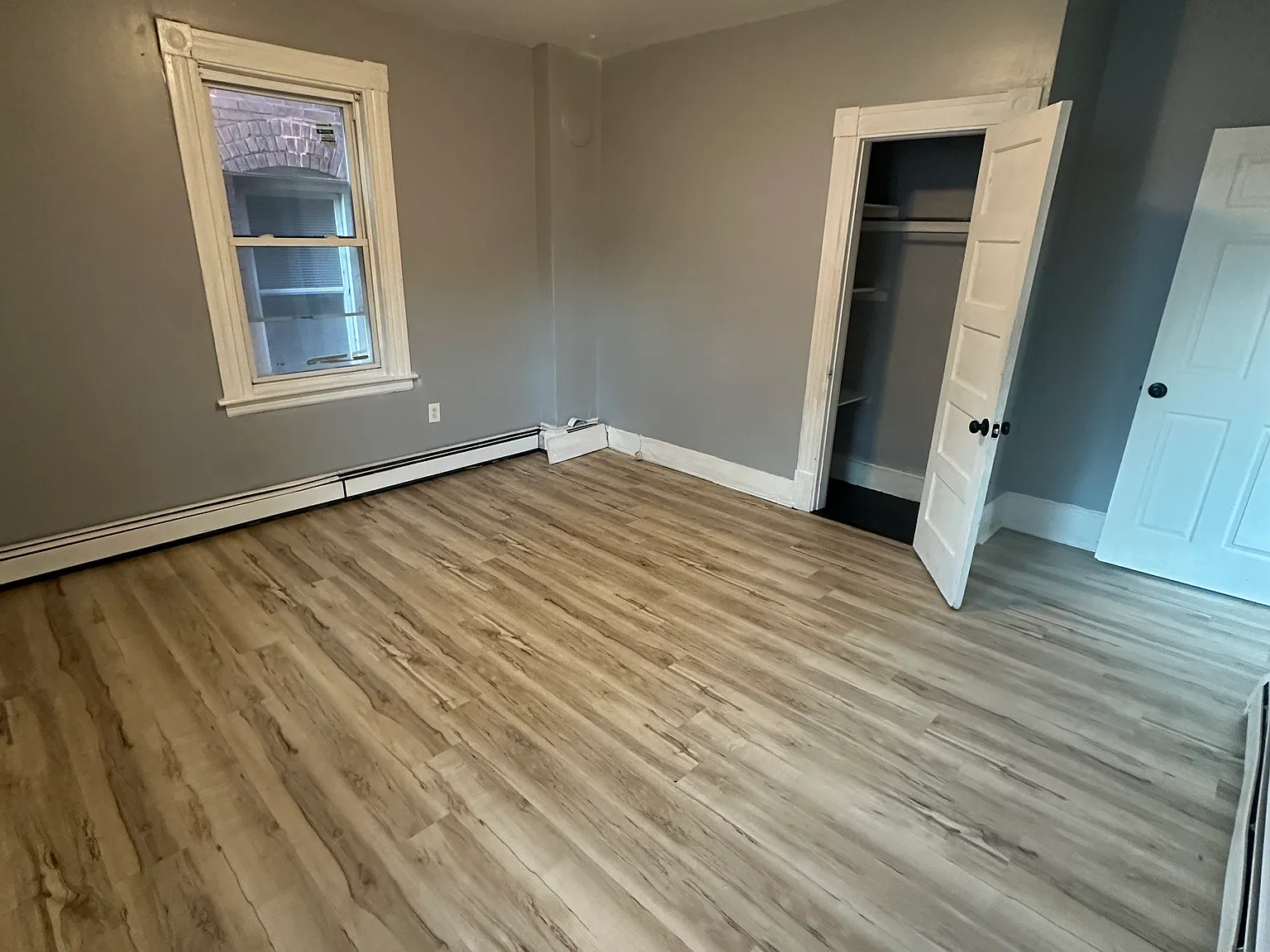 4 bed, 1200 sqft, $1,549 — Photo 3