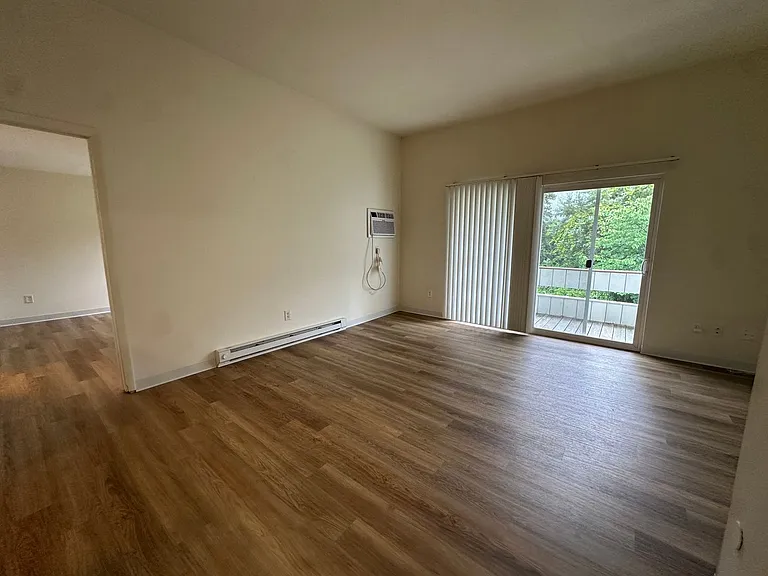 University Park Apartments near Cornell University — Photo 185