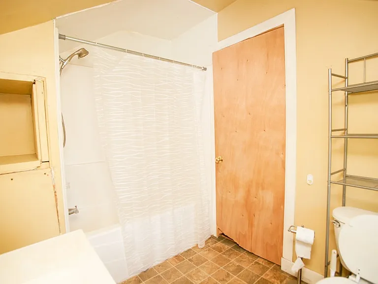 305 S Broadway St #1/2 — Photo 7