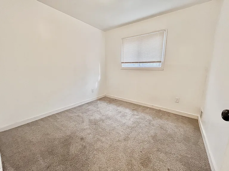 17381 Charest Ave — Photo 10